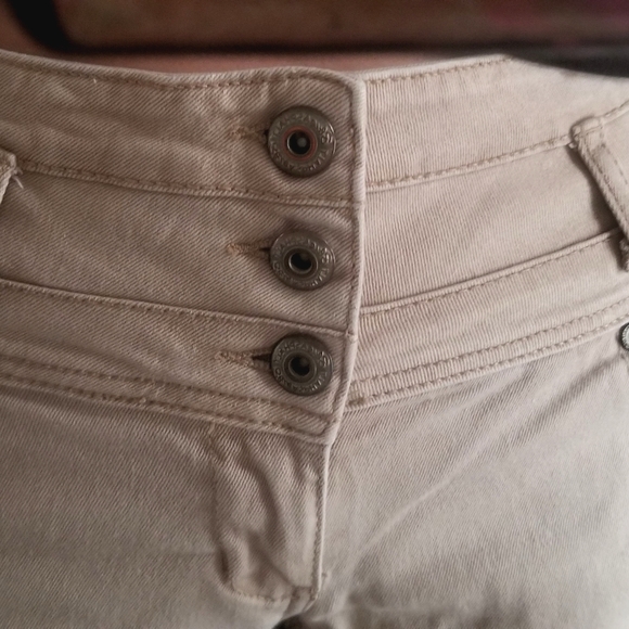 Shorts - Picture 3 of 4